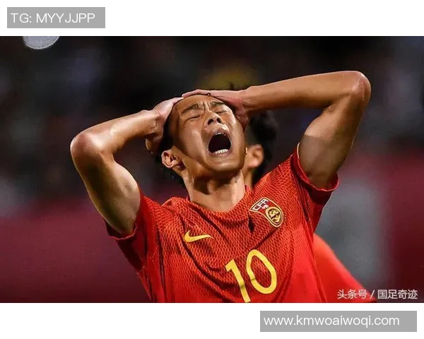 马丁内斯的传奇之路：从足球新星到世界冠军的辉煌历程